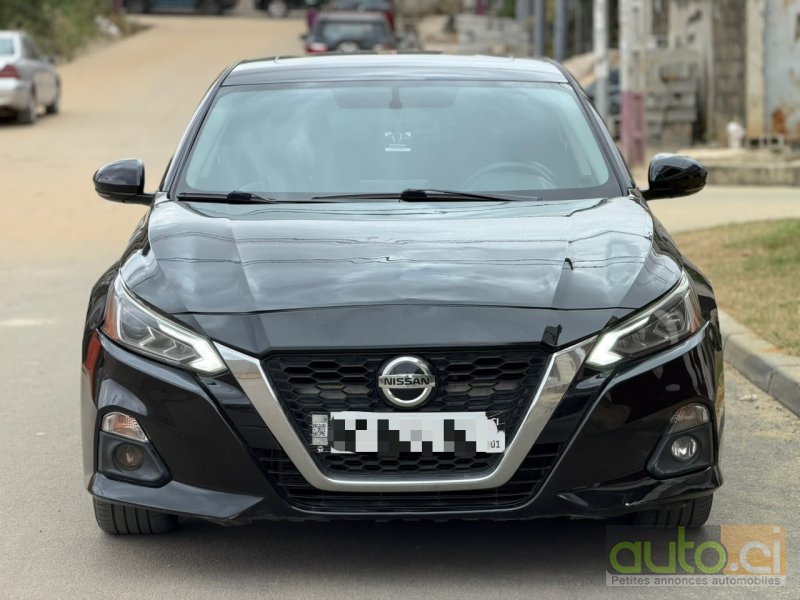 Nissan 100