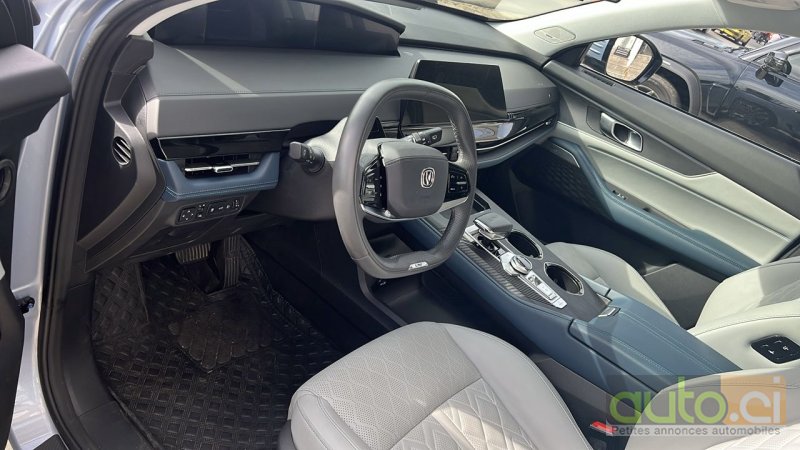 Photo 2 AUTO.CI : Changan UNI-K Hybride rechargeable 