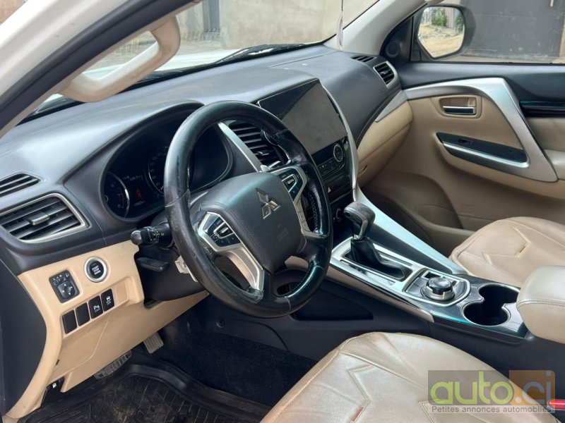 Photo 3 AUTO.CI : Mitsubishi Montero full option