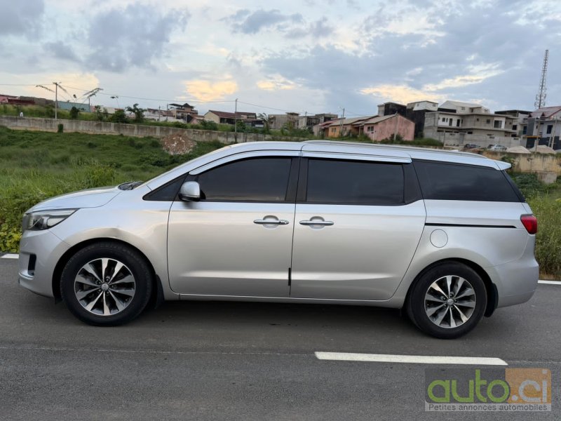 Photo 3 AUTO.CI : KIA Carnival 2.0L avec 2clé 7places
