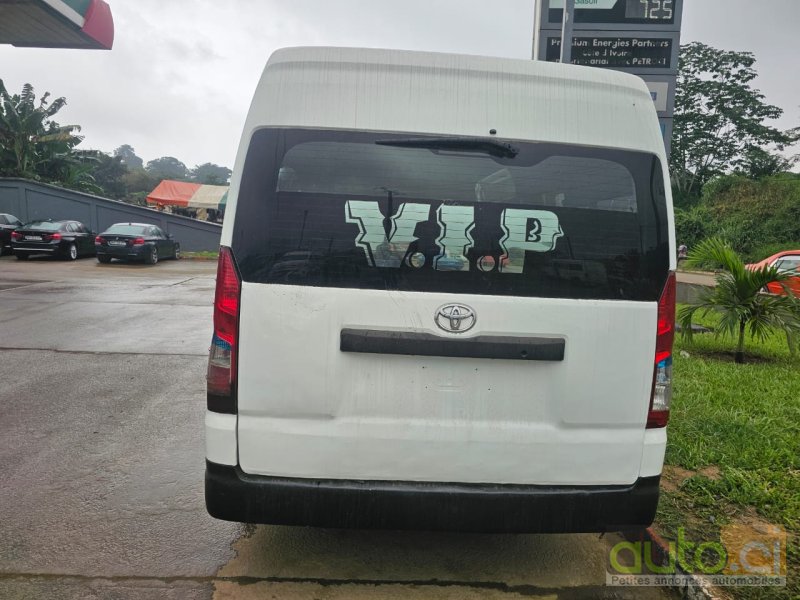 Photo 3 AUTO.CI : Toyota HiAce V6