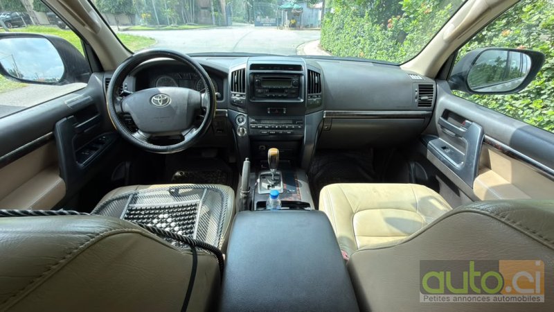Photo 3 AUTO.CI : Toyota Land Cruiser 2.0L moteur V8