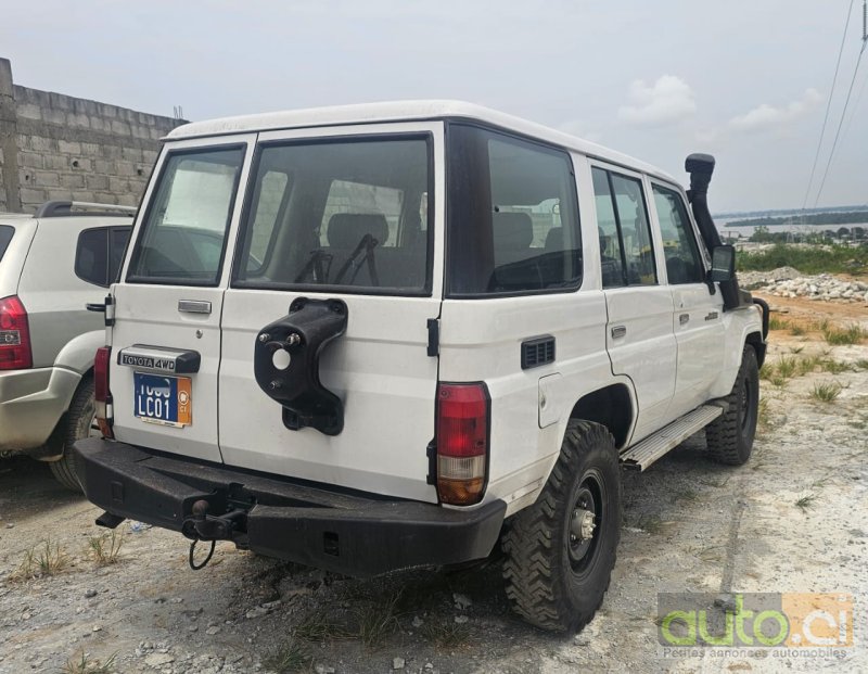 Photo 3 AUTO.CI : Toyota Land Cruiser Station Wagon V6 LC