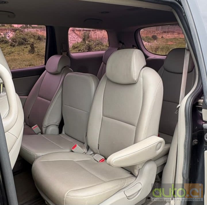 Photo 4 AUTO.CI : KIA Carnival 2.0L 2clé 7places 