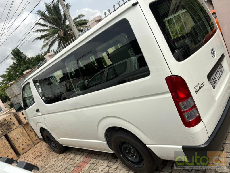 Photo 4 AUTO.CI : Toyota HiAce 2.0
