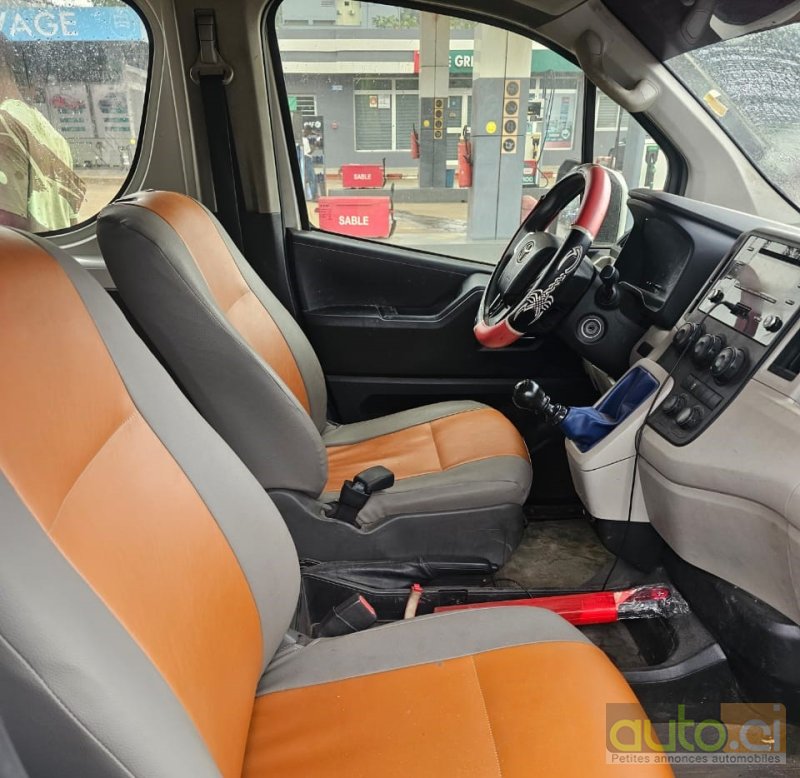 Photo 4 AUTO.CI : Toyota HiAce V6
