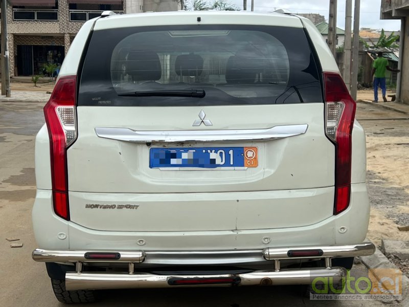 Photo 5 AUTO.CI : Mitsubishi Montero full option