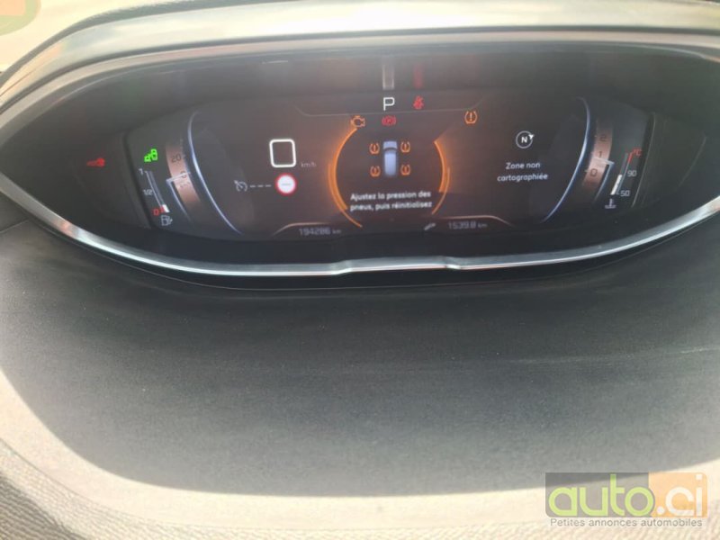 Photo 5 AUTO.CI : Peugeot 3008 2.0L modèle 4cylindres 