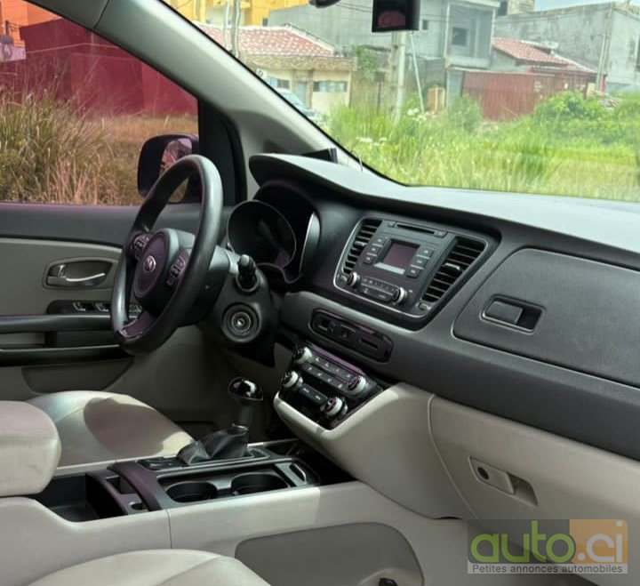 Photo 5 AUTO.CI : KIA Carnival 2.0L 2clé 7places 