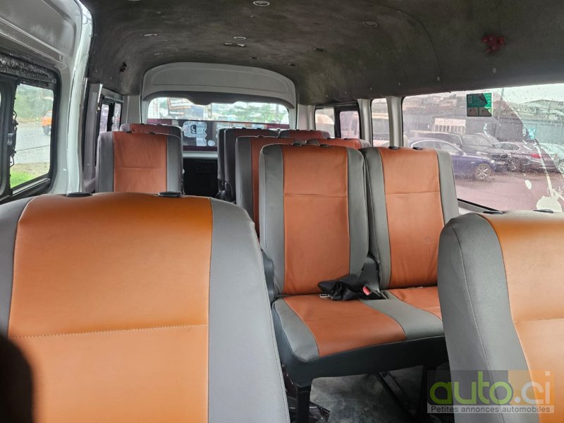 Photo 5 AUTO.CI : Toyota HiAce V6