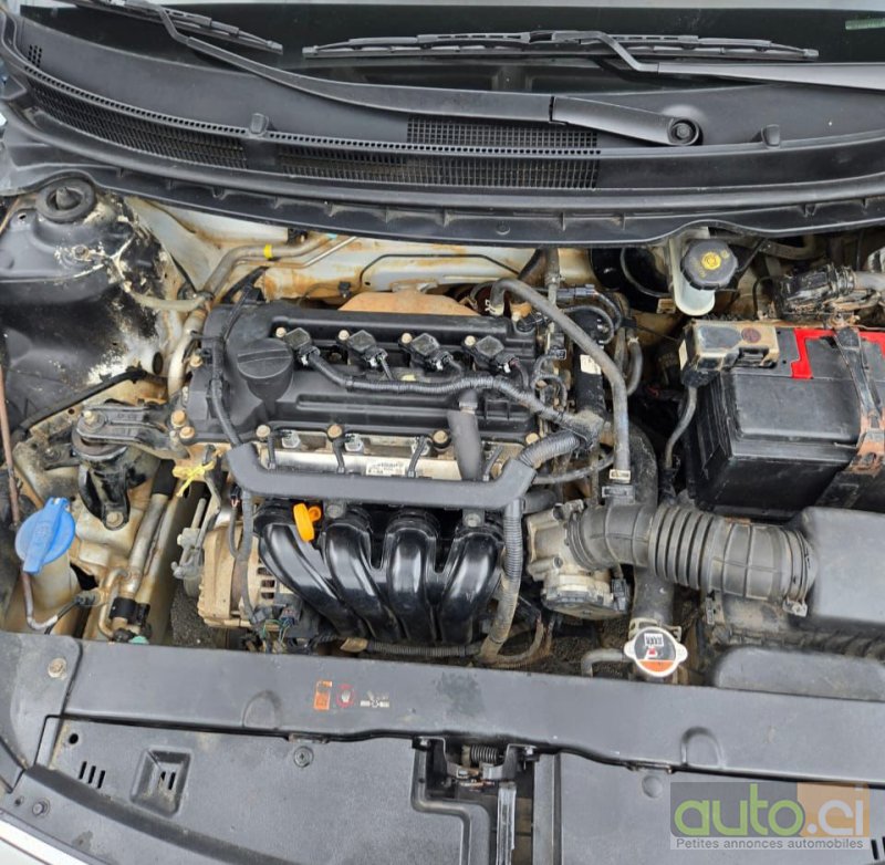 Photo 6 AUTO.CI : KIA Sedona 1.5L modèle sedan chez co