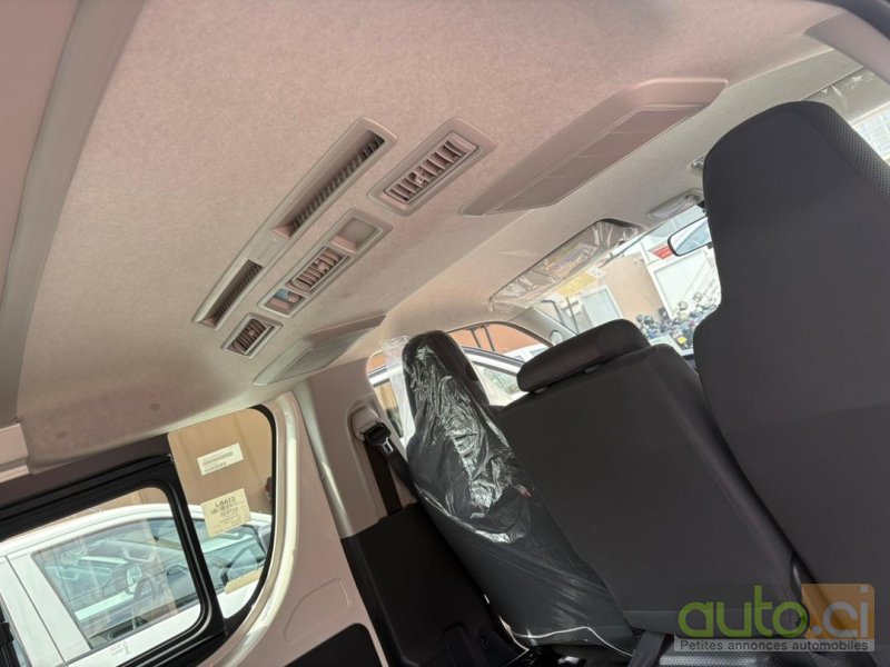 Photo 6 AUTO.CI : Toyota HiAce 2.0