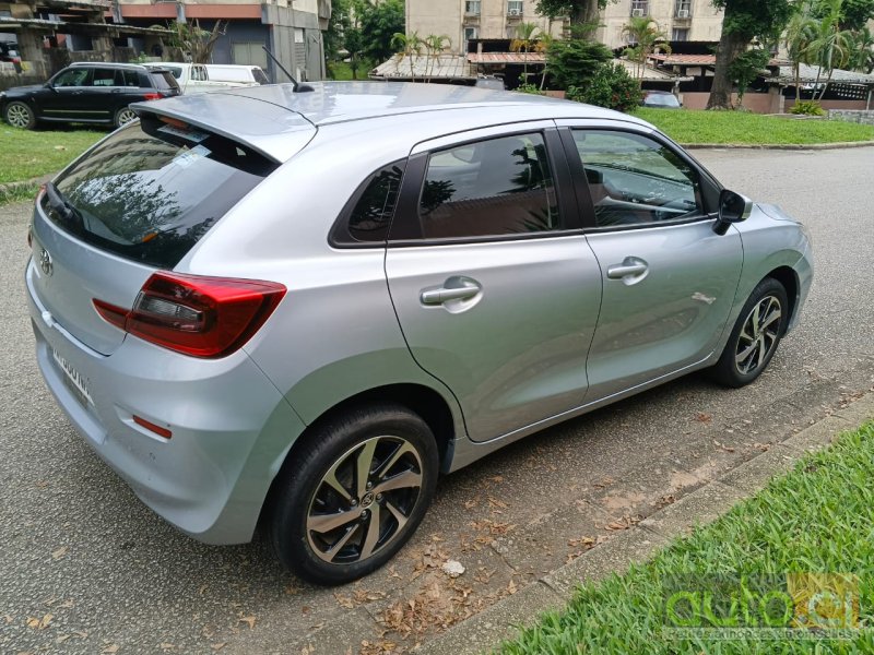 Photo 6 AUTO.CI : Toyota Starlet 2.0L encore sous garantie
