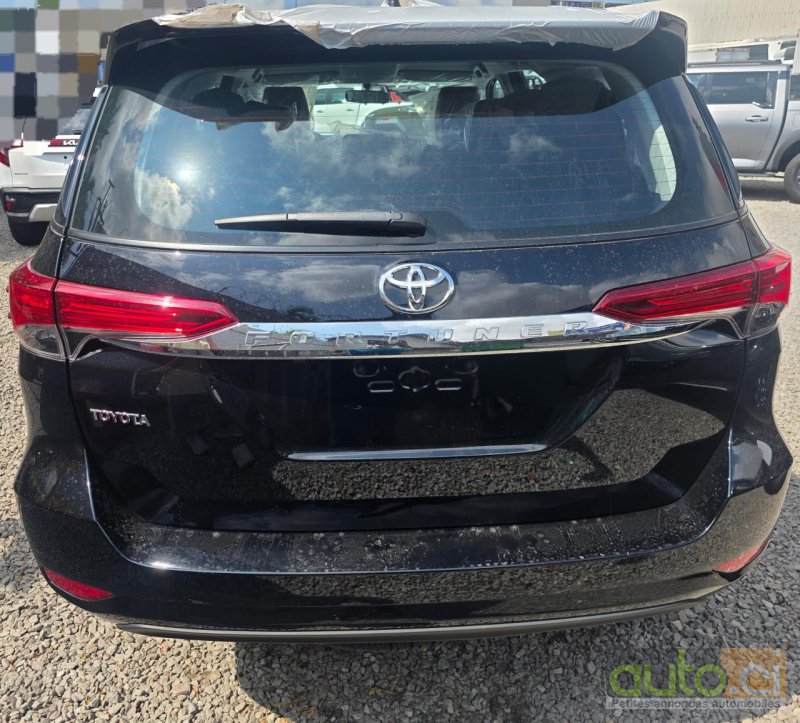 Photo 6 AUTO.CI : Toyota Fortuner  4 cylindres
