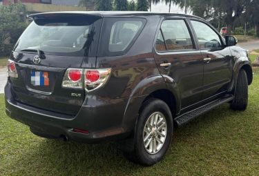 Annonce AUTO.CI : Toyota Fortuner Moteur vvti 4cylindres 