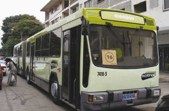 5 bus articulés volés, retrouvés dans un garage : Le chef de gang en fuite, son fils et sa femme arrêtés