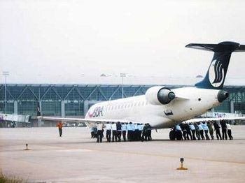 Voulez-vous pousser l'avion svp?