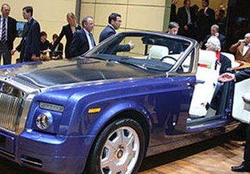 Insolite : les Rolls-Royce Phantom Drophead Coupé n'aiment pas la pluie !