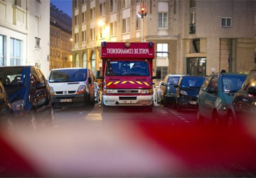 Les pompiers au secours d'un homme et de son ambulancier, tous deux en arrêt cardiaque