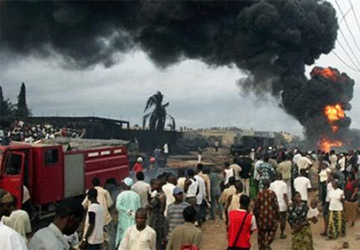 Au moins 100 morts dans l'incendie d'un camion-citerne au Nigeria 