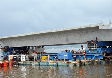 3e pont d'Abidjan: la dernière section du tablier a été posée