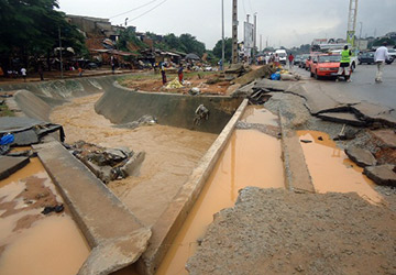Abobo: le pont du carrefour Zoo au bord de la rupture