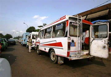 Perturbation du transport à Abidjan suite à la mort d’un apprenti d’ un mini car [Vidéo]