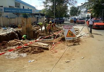 Plateau: une section du Bd Angoulvant occupée par des travaux