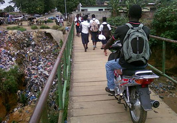 Yopougon: un pont s'écroule ce dimanche, un nouveau-né tué