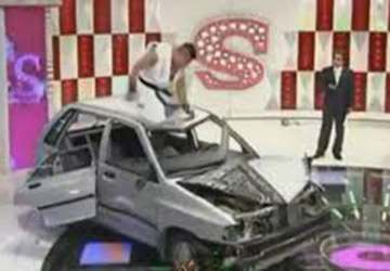 Il défonce une voiture comme dans Street Fighter à la télévision coréenne