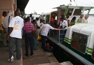 Trafic lagunaire: bateaux-bus en panne, plus d'une heure d'attente