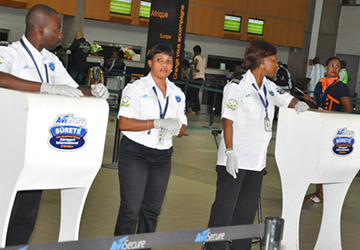 L'aéroport d'Abidjan reçoit du maériel de dernière génération contre Ebola