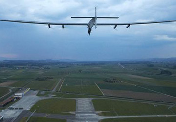 Premier vol réussi pour l'avion solaire « Solar Impulse 2 »