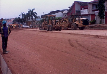 Cocody: la nouvelle avenue d'Angré prête à recevoir la couche de bitume