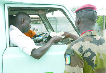 Le racket sur les routes ivoiriennes fait perdre 340,5 milliards FCFA à la Côte d’Ivoire