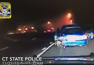 Arrêtés par la police, ils échappent à un énorme accident de voiture