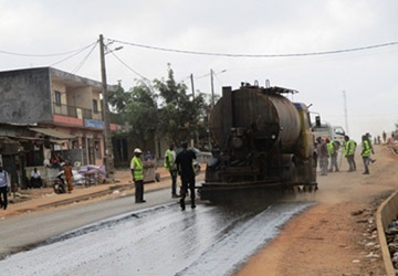 Anyama: la rénovation de la voie principale est achevée à 75%