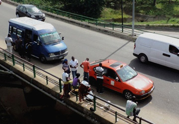 En gbaka ou en taxi, embarquez avec la monnaie, sinon