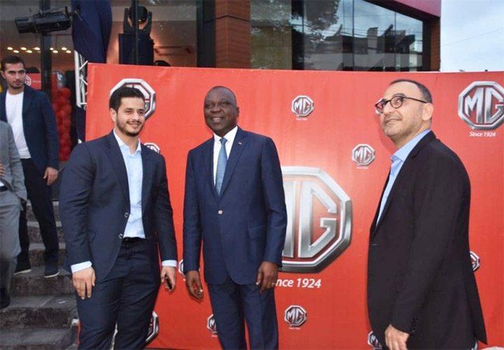 Avènement des véhicules électriques à Abidjan: Le ministre des Transports Amadou Koné prend connaissance avec des spécimens