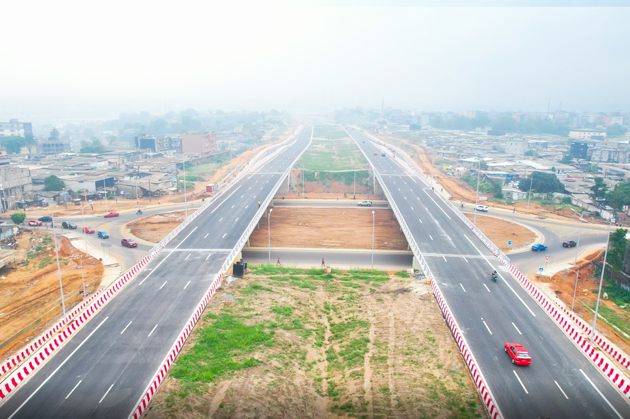 Projet de Transport Urbain d'Abidjan : Construction de Passerelles Piétonnes sur le 4e Pont