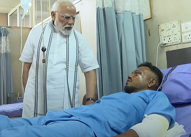 « Je suis sorti des décombres » : le seul survivant du crash du vol Air India témoigne de son incroyable survie